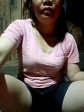 Snapshot of bree-zz chatting on May 9, 2026, 10:35 pm bree-zz online show from May 9, 2026, 10:35 pm