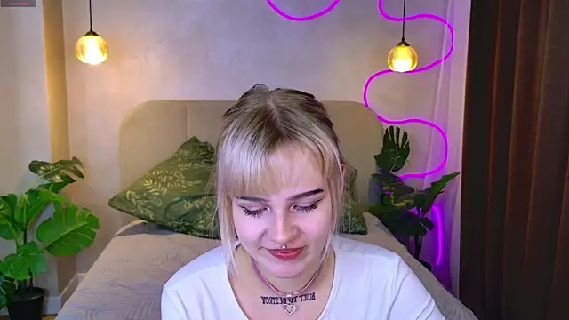 Snapshot of MayWins chatting on October 3, 2025, 9:05 pm MayWins online show from October 3, 2025, 9:05 pm