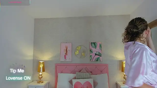 Snapshot of kendallspears_1 chatting on December 4, 2025, 4:11 am kendallspears 1 online show from December 4, 2025, 4:11 am