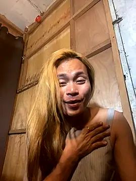 Snapshot of erichotasian chatting on October 3, 2025, 4:30 pm erichotasian online show from October 3, 2025, 4:30 pm