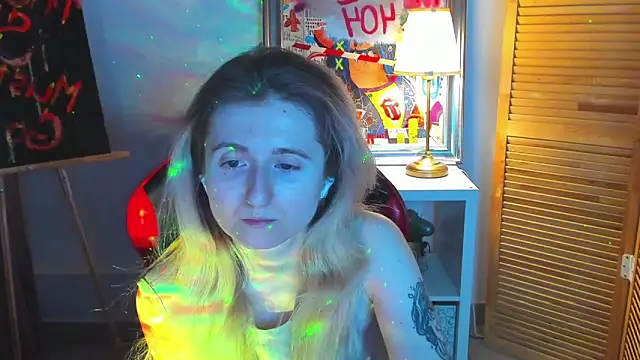 Snapshot of CamillaDreamer chatting on April 7, 2026, 7:15 pm CamillaDreamer online show from April 7, 2026, 7:15 pm