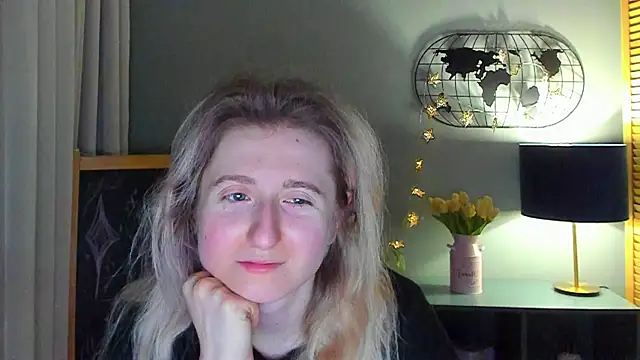 Snapshot of CamillaDreamer chatting on April 3, 2026, 10:27 pm CamillaDreamer online show from April 3, 2026, 10:27 pm