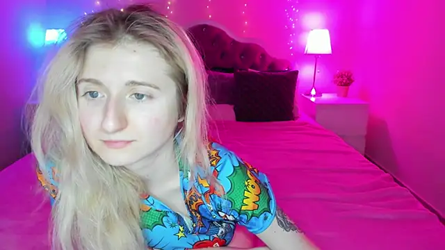 Snapshot of CamillaDreamer chatting on January 18, 2026, 5:05 pm CamillaDreamer online show from January 18, 2026, 5:05 pm