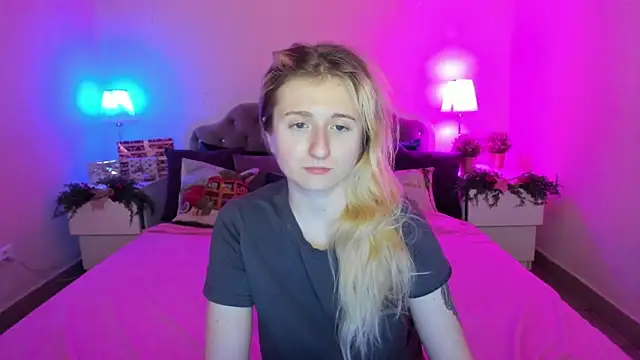 Snapshot of CamillaDreamer chatting on January 5, 2026, 5:38 pm CamillaDreamer online show from January 5, 2026, 5:38 pm