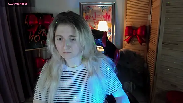 Snapshot of CamillaDreamer chatting on March 8, 2026, 6:22 pm CamillaDreamer online show from March 8, 2026, 6:22 pm