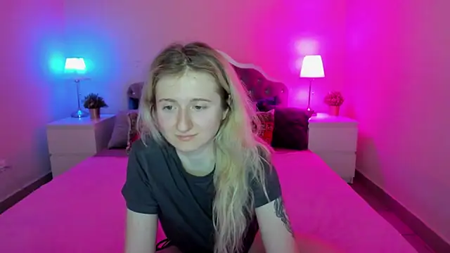 Snapshot of CamillaDreamer chatting on January 15, 2026, 4:43 pm CamillaDreamer online show from January 15, 2026, 4:43 pm