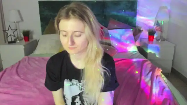 Snapshot of CamillaDreamer chatting on March 21, 2026, 7:40 pm CamillaDreamer online show from March 21, 2026, 7:40 pm