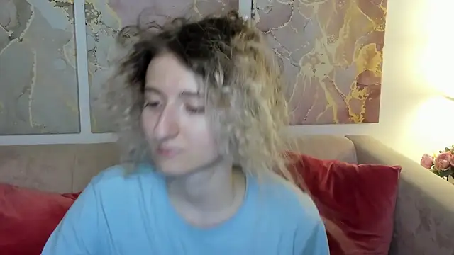 CamillaDreamer online show from May 8, 2026, 4:22 pm