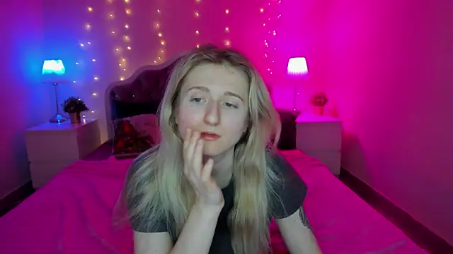 Snapshot of CamillaDreamer chatting on January 16, 2026, 5:39 pm CamillaDreamer online show from January 16, 2026, 5:39 pm