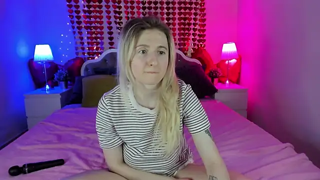 Snapshot of CamillaDreamer chatting on February 24, 2026, 9:04 pm CamillaDreamer online show from February 24, 2026, 9:04 pm