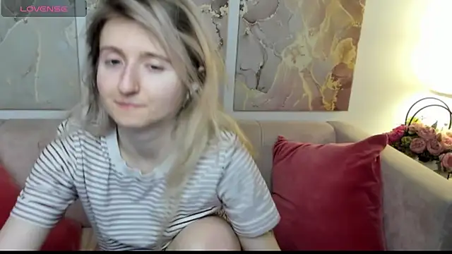 Snapshot of CamillaDreamer chatting on March 29, 2026, 11:06 pm CamillaDreamer online show from March 29, 2026, 11:06 pm