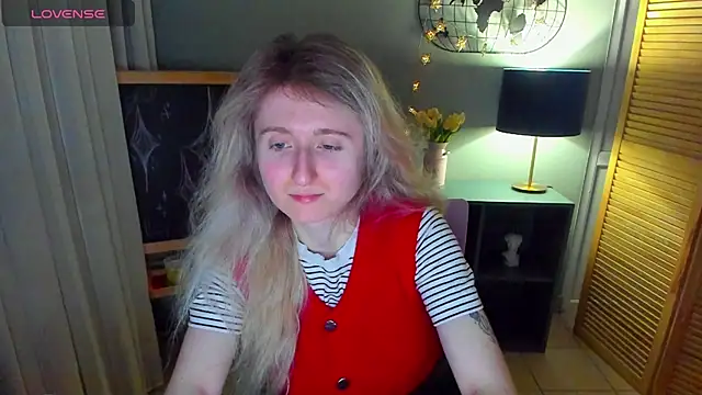 Snapshot of CamillaDreamer chatting on March 29, 2026, 2:02 am CamillaDreamer online show from March 29, 2026, 2:02 am