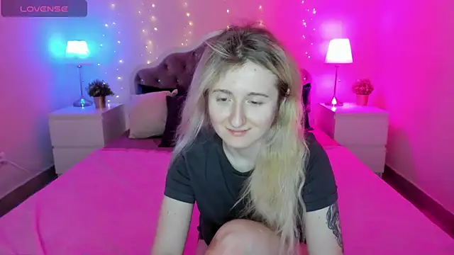 Snapshot of CamillaDreamer chatting on January 17, 2026, 6:11 pm CamillaDreamer online show from January 17, 2026, 6:11 pm