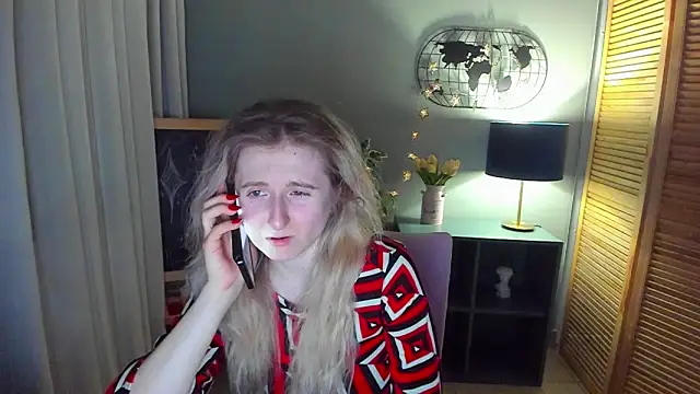 Snapshot of CamillaDreamer chatting on April 4, 2026, 3:07 pm CamillaDreamer online show from April 4, 2026, 3:07 pm