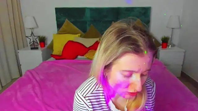 Snapshot of CamillaDreamer chatting on March 14, 2026, 8:04 pm CamillaDreamer online show from March 14, 2026, 8:04 pm