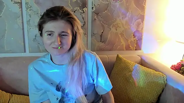 Snapshot of CamillaDreamer chatting on March 5, 2026, 5:31 pm CamillaDreamer online show from March 5, 2026, 5:31 pm