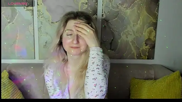 Snapshot of CamillaDreamer chatting on March 16, 2026, 7:16 pm CamillaDreamer online show from March 16, 2026, 7:16 pm