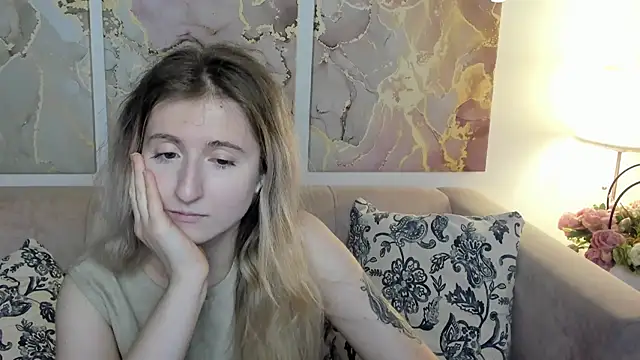 CamillaDreamer online show from May 19, 2026, 10:33 am