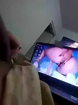 A reyes1122 online show from October 7, 2025, 1:34 pm