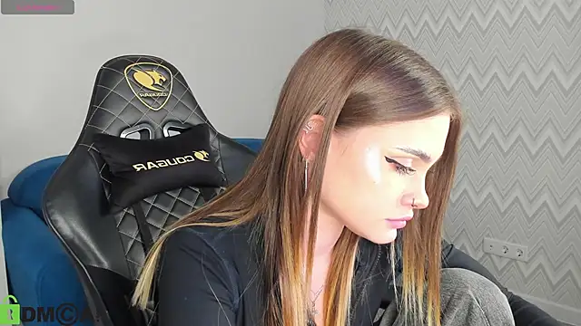 Snapshot of KarinaBroks chatting on November 24, 2025, 1:44 pm KarinaBroks online show from November 24, 2025, 1:44 pm