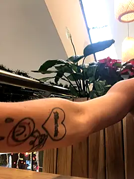 alexawinterrr online show from November 21, 2025, 9:47 pm