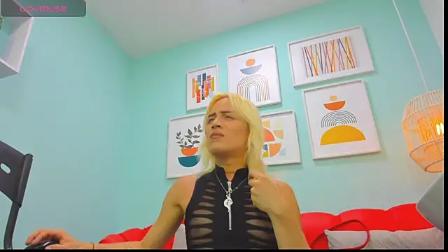 alexawinterrr online show from October 23, 2025, 8:18 pm