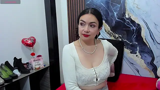 angelinee39 online show from November 18, 2025, 9:34 am