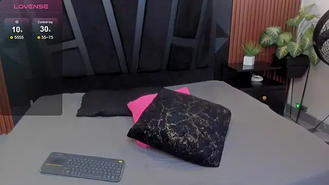 Valka Ross online show from December 18, 2025, 11:08 pm