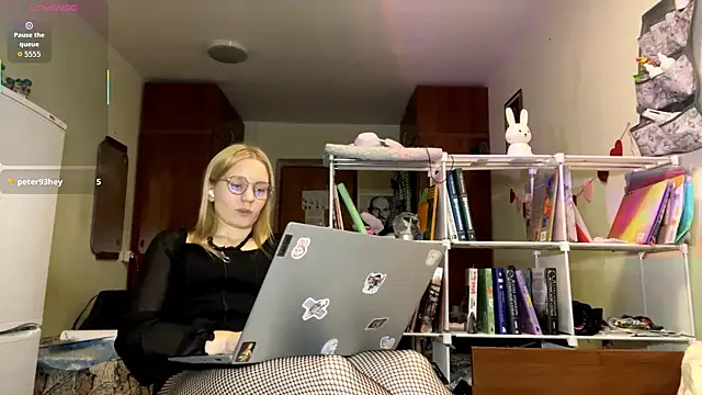 xX Looola Xx online show from November 10, 2025, 4:12 pm