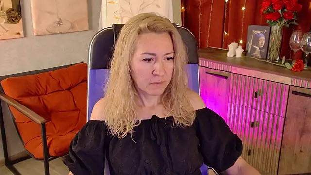Snapshot of DonnaSmitth chatting on June 1, 2026, 7:02 pm DonnaSmitth online show from June 1, 2026, 7:02 pm