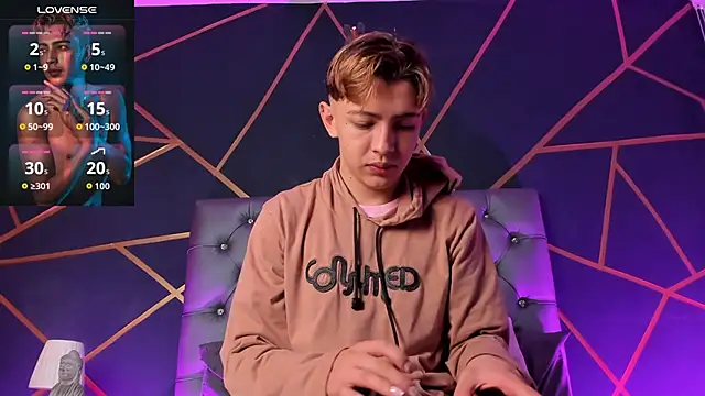 Lian Miller1  online show from April 14, 2026, 12:54 pm