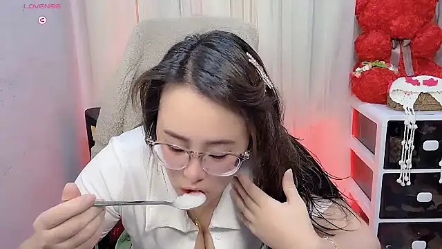 NEWONETO online show from November 15, 2025, 3:16 pm