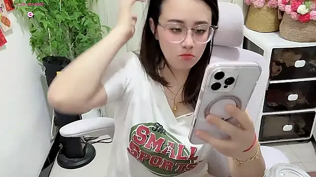 Snapshot of NEWONETO chatting on May 11, 2026, 4:04 pm NEWONETO online show from May 11, 2026, 4:04 pm