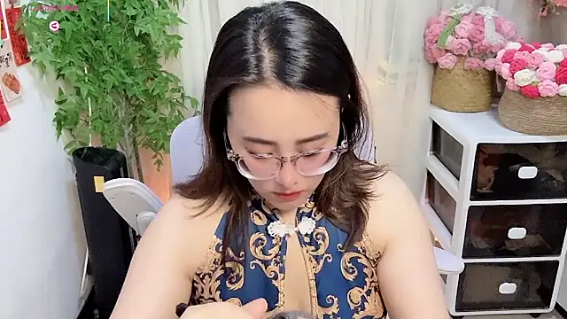 Snapshot of NEWONETO chatting on May 3, 2026, 2:53 pm NEWONETO online show from May 3, 2026, 2:53 pm