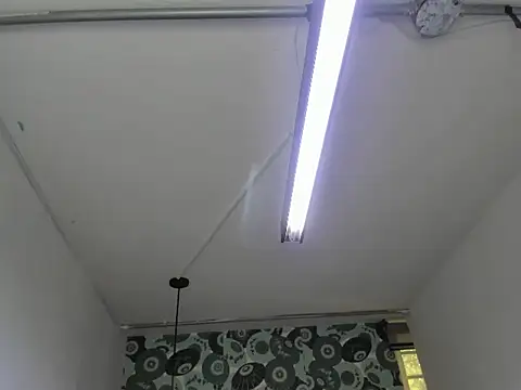 Issa Milf   online show from October 7, 2025, 1:45 pm