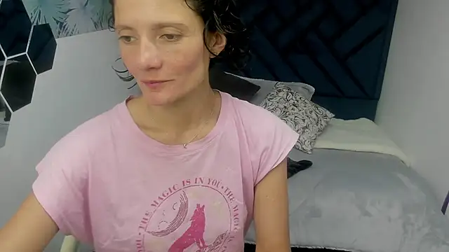 Snapshot of Valery_More__ chatting on October 26, 2025, 3:12 pm Valery More online show from October 26, 2025, 3:12 pm