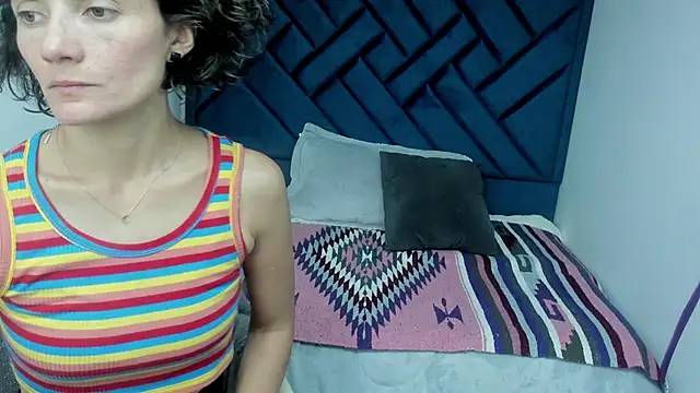 Snapshot of Valery_More__ chatting on October 27, 2025, 7:04 pm Valery More online show from October 27, 2025, 7:04 pm