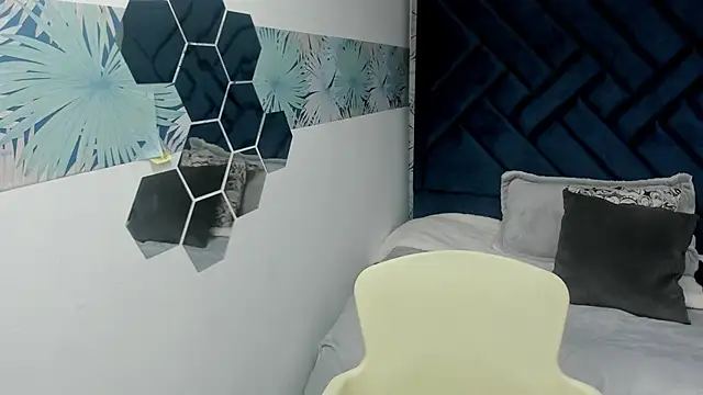 Snapshot of Valery_More__ chatting on October 31, 2025, 1:08 pm Valery More online show from October 31, 2025, 1:08 pm