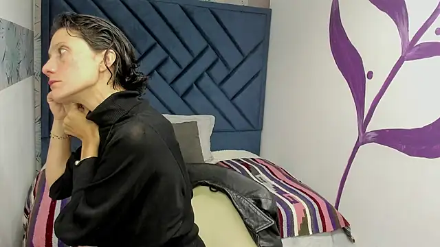 Snapshot of Valery_More__ chatting on November 6, 2025, 12:20 pm Valery More online show from November 6, 2025, 12:20 pm