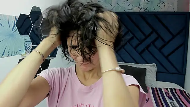 Snapshot of Valery_More__ chatting on November 14, 2025, 12:20 pm Valery More online show from November 14, 2025, 12:20 pm