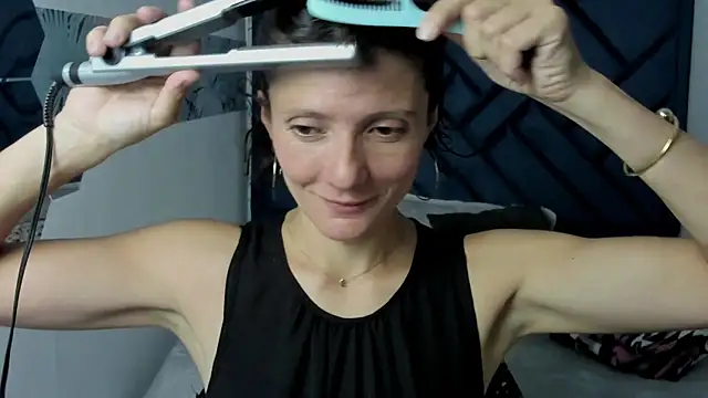 Snapshot of Valery_More__ chatting on November 10, 2025, 12:10 pm Valery More online show from November 10, 2025, 12:10 pm