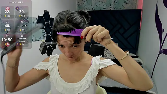 Snapshot of Valery_More__ chatting on December 1, 2025, 12:17 pm Valery More online show from December 1, 2025, 12:17 pm