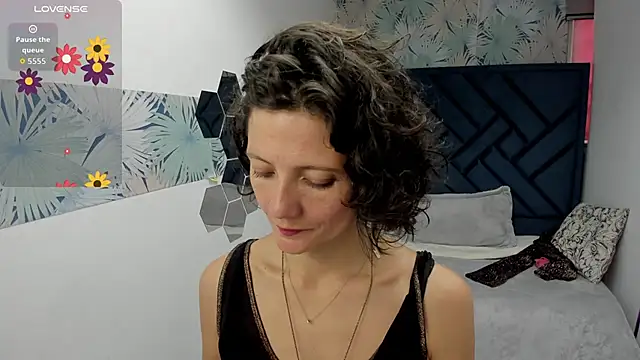 Snapshot of Valery_More__ chatting on December 2, 2025, 12:29 pm Valery More online show from December 2, 2025, 12:29 pm