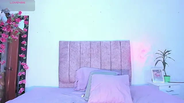 Snapshot of Mila_1wood chatting on February 9, 2026, 11:41 am Mila 1wood online show from February 9, 2026, 11:41 am