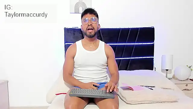 Snapshot of Taylormaccurdy_ chatting on January 19, 2026, 3:27 pm Taylormaccurdy online show from January 19, 2026, 3:27 pm