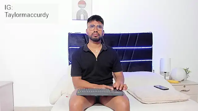 Snapshot of Taylormaccurdy_ chatting on January 16, 2026, 2:10 pm Taylormaccurdy online show from January 16, 2026, 2:10 pm