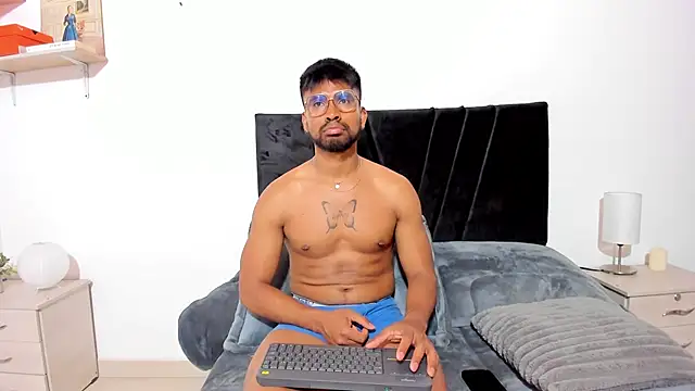 Snapshot of Taylormaccurdy_ chatting on February 28, 2026, 3:44 pm Taylormaccurdy online show from February 28, 2026, 3:44 pm