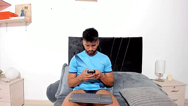 Snapshot of Taylormaccurdy_ chatting on February 27, 2026, 4:51 pm Taylormaccurdy online show from February 27, 2026, 4:51 pm