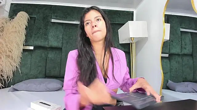 Misaki Kai online show from December 2, 2025, 7:10 am