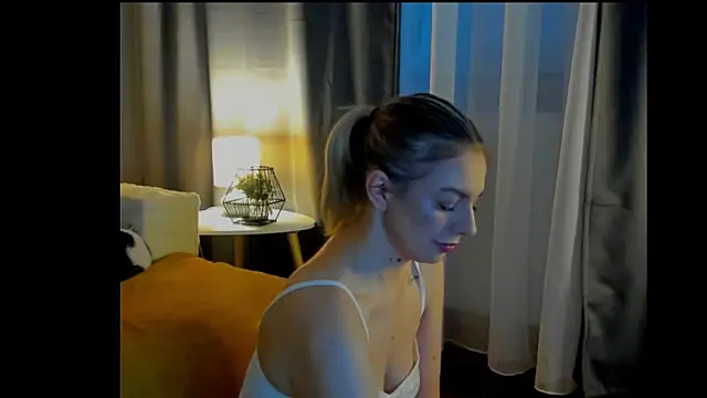AnaLure online show from October 17, 2025, 3:47 pm